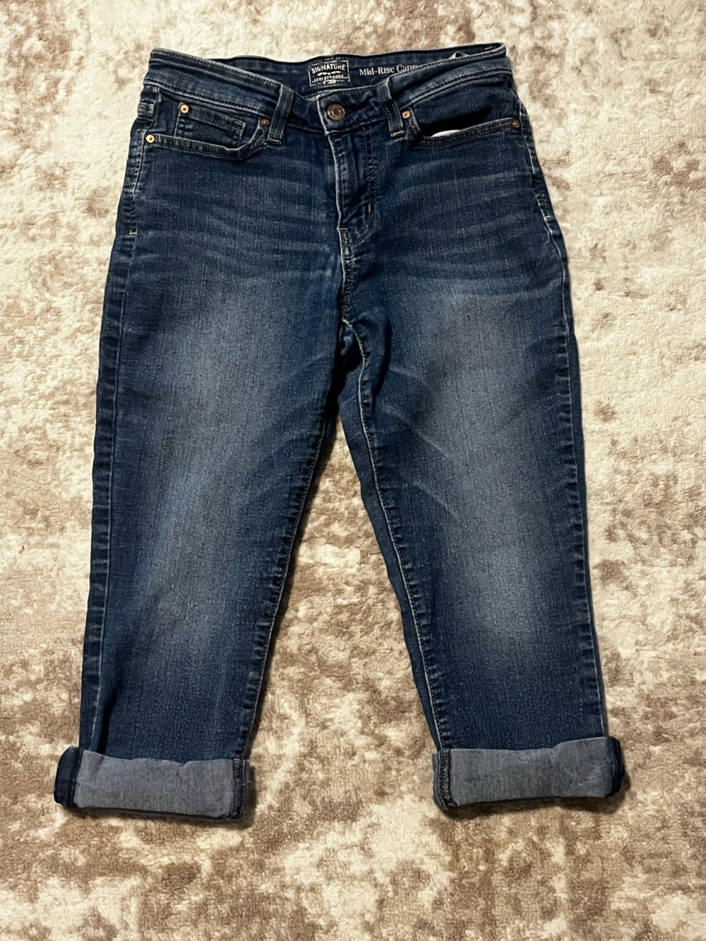 Signature by Levi Strauss Gold Mid-Rise Capri Jeans Size 6